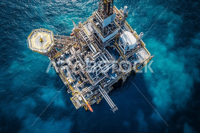 مصانع تكرير النفط والغاز في المنطقة الصناعية بالسعودية, استنباط الثروات الباطنية من البحر, صناعات ومشاريع بيتروكيماوية في المملكة, الآلات الضخمة والمعدات الثقيلة المستخدمة في التنقيب عن البترول, العمل في مجال الهندسة البترولية, النمو والتقدم الاقتصادي السعودي