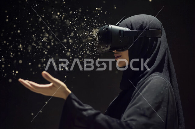 الاندماج والتفاعل مع العناصر الهولوجرامية، تقنيات حديثة الكترونية وأجهزة تكنولوجية، صورة مقربة لامرأة عربية خليجية سعودية محجبة ترتدي العباءة التقليدية تقف وترفع يدها للأعلى في محاولة للمس المكونات الخيالية، ارتداء نظارات الواقع الافتراضي الفي ار، خلفية سوداء