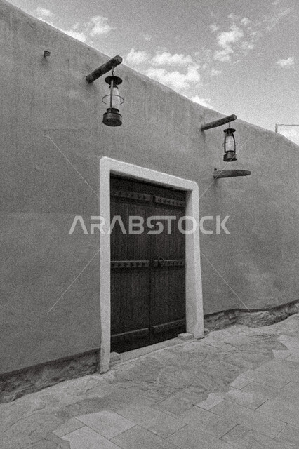 معالم أثرية تاريخية قديمة، تأسيس الدولة السعودية الأولى 1727م، صورة بالأبيض والأسود للمباني والبيوت الأثرية الطينية في الدرعية القديمة بمدينة الرياض، الفن الهندسي المعماري القديم لأسوار قصر سلوى في البجيري في حي الطريف، أماكن السياحة التراثية في السعودية