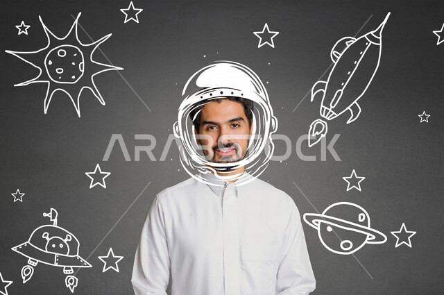 صورة مقربة لشاب عربي سعودي خليجي مع سكيتش لخوذه الفضاء، مفهوم الابداع و الابتكار، تحقيق الأهداف، النجاح و الوصول للهدف، رسومات و ايقونات للفضاء و الكواكب