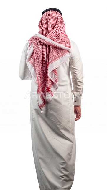 بورتريه بصورة مقربة لرجل سعودي خليجي يقوم بجلسة تصوير بإيماءات وجه ويدين مختلفة ، منظر من الخلف لرجل سعودي يرتدي زي تقليدي سعودي مع شماغ وعقال ، خلفية بيضاء