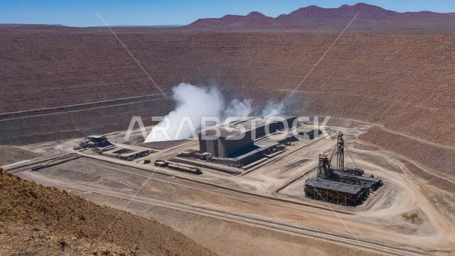 مناجم النيكل الطبيعي. التنقيب عن الثروات الباطنية الخام، أعمال الحفر والاستنباط في موقع التعدين النهضة بالاقتصاد الوطني في المملكة العربية السعودية، التكوينات والتشكيلات الصخرية والتضاريس في الطبيعة الجبلية