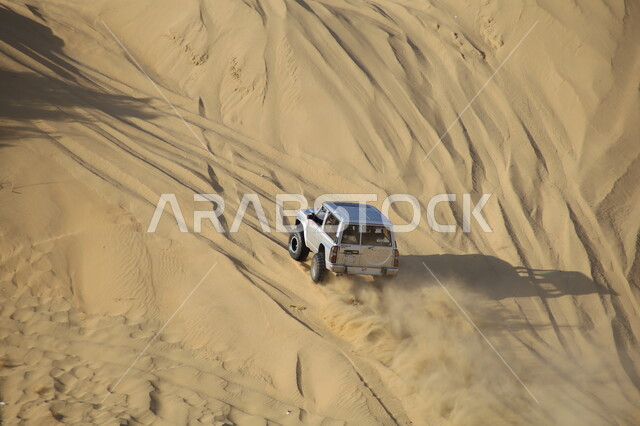 قيادة المركبات في صحراء ناوان بمنطقة الباحة, المشاركة في السباقات السعودية, ركوب السيارة على الكثبان والتلال الرملية, فعاليات ترفيهية تجذب السياح، القيام بمغامرات بواسطة مركبة الدفع الرباعي في صحاري المملكة، هواية التطعيس بالسيارات