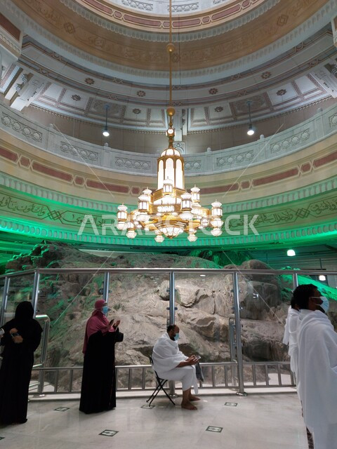 Worship and drawing closer to Allah, Sa'i between Safa and Marwa, Islamic architectural art, Islamic religious places and landmarks, Performing Hajj and Umrah rituals, Pilgrims and Umrah performers wearing Ihram clothes in Mas'a in Mecca, Saudi Arabia