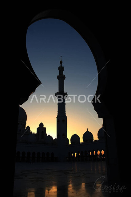 مسجد الشيخ زايد الكبير في إمارة ابو ظبي في الامارات العربية المتحدة، تصاميم معمارية اسلامية، الفن الهندسي المعماري، معالم الامارات المشهورة، اماكن مقدسة في الامارات