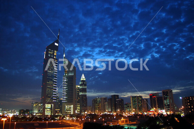 الأبراج وناطحات السحاب في الامارات العربية المتحدة، الفنون والتصاميم المعمارية الحديثة، بناء مستقبل حضاري متطور في دبي، المنشآت والمباني التجارية الشاهقة، التقدم والنمو العمراني وتحسين وتطوير البنية التحتية