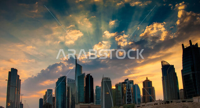 الأبراج وناطحات السحاب في الامارات العربية المتحدة، الفنون والتصاميم المعمارية الحديثة، بناء مستقبل حضاري متطور في دبي، المنشآت والمباني التجارية الشاهقة، التقدم والنمو العمراني وتحسين وتطوير البنية التحتية