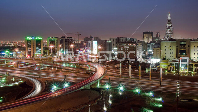 العمل على نمو وتنمية البناء الهندسي في المملكة العربية السعودية, التطور الفني والمعماري للأبراج وناطحات السحاب والمنشآت ليلا في مدينة الرياض, الواجهة السياحية لجذب الزوار من شتى أنحاء العالم