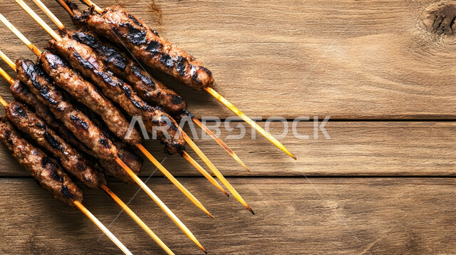 وجبة ذات قيمة غذائية عالية، اسياخ كباب اللحم الضأن المشوي، فنون التقديم في مطاعم ومطابخ المملكة العربية السعودية، أطباق من المأكولات العربية التقليدية الشعبية، وصفات طعام شهية صحية لذيذة