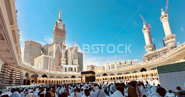 الحرم المكي الشريف في النهار، أداء مناسك الحج والعمرة في مكة المكرمة، العبادة والتقرب الى الله تعالى، الاماكن الدينية الاسلامية المقدسة في المملكة العربية السعودية، الفن الهندسي المعماري للأبراج والفنادق المحيطة بالكعبة المشرفة
