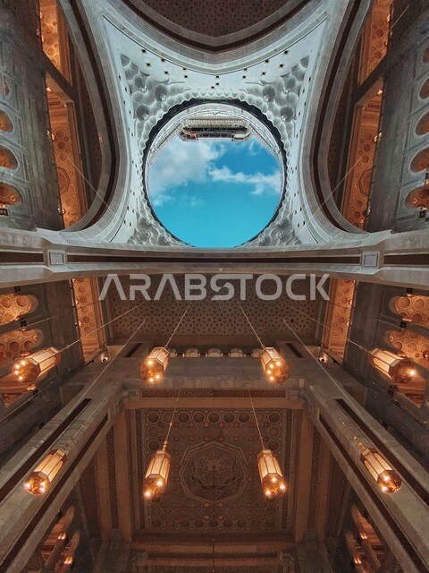 صورة مقربة لزخارف الحرم المكي من الداخل بالمسجد الحرام بمكة  ، جمال و روعة الزخارف عربية الاسلامية ، فنون اسلامية  ، المملكة العربية السعودية