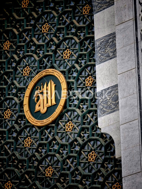 صورة مقربة لزخارف الحرم المكي بالمسجد الحرام بمكة  ، جمال و روعة الزخارف عربية الاسلامية ، فنون اسلامية  ، المملكة العربية السعودية