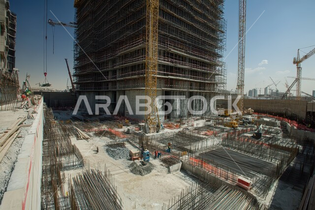 إقامة الأبراج وناطحات السحاب المعاصرة، التطور المعماري والحضاري في المملكة العربية السعودية، إنشاء الأساسات والهياكل للمشروعات السكنية والمصانع الحديثة، مفهوم تحسين البنية التحتية للبلاد، أعمال البناء والمقاولات والتطوير العقاري، تشييد المباني والمشاريع الضخمة
