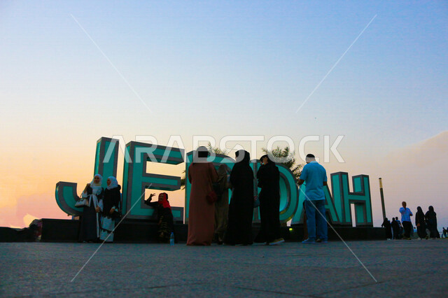 صورة  لمجسم كلمة جدة باللغة الانجليزية في كورنيش جدة الجديد بالمملكة العربية السعودية ، السياحة في السعودية ،واجهة جدة البحرية ، المعالم السياحية في المدينة الساحلية بجدة ، كورنيش جدة