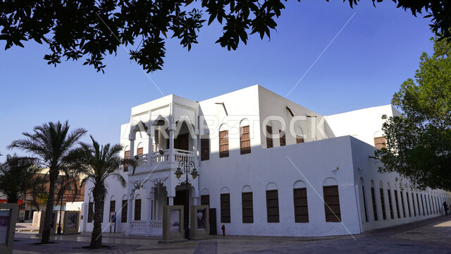 البوابة الخارجية للمدرسة الاميرية في الهفوف بمدينة الاحساء، الفن الهندسي المعماري للمدارس على الطراز العربي الاسلامي، معالم اثريه تاريخية في المملكة العربية السعودية، مقصد تراثي وثقافي لجذب السياح من انحاء العالم