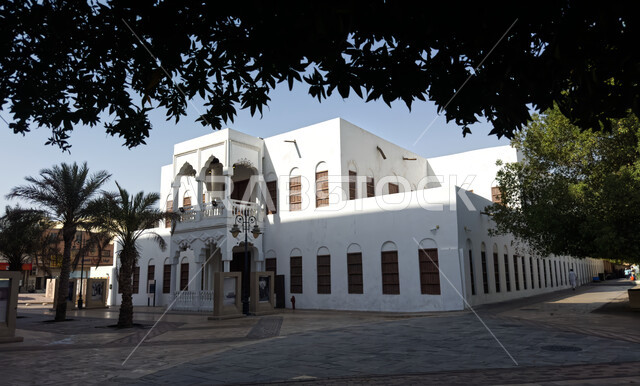 البوابة الخارجية للمدرسة الاميرية في الهفوف بمدينة الاحساء، الفن الهندسي المعماري للمدارس على الطراز العربي الاسلامي، معالم اثريه تاريخية في المملكة العربية السعودية، مقصد تراثي وثقافي لجذب السياح من انحاء العالم