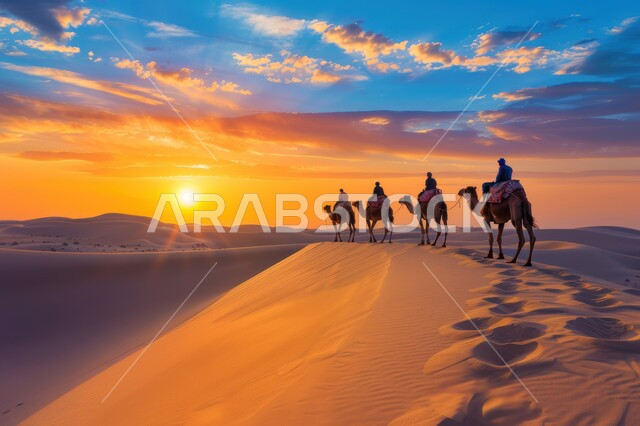مجموعة من الجمال تسير فوق الكثبان الرملية في الصحراء، استخدام الإبل في التنقل في صحارى المملكة العربية السعودية، المناظر الطبيعية والرمال الذهبية الناعمة، أماكن سياحية صحراوية، منظر غروب الشمس فوق حبات الرمل