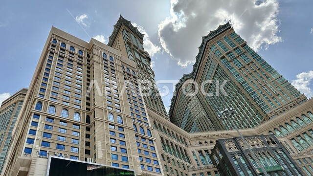 ديكورات الأبنية المتطورة للمعالم السياحية  في المملكة العربية السعودية, برج الساعة وناطحات السحاب المحيطة به, أبراج البيت والفنادق الشاهقة, الفن الهندسي المعماري الحديث في البناء, الاماكن المشهورة في مدينة مكة المكرمة