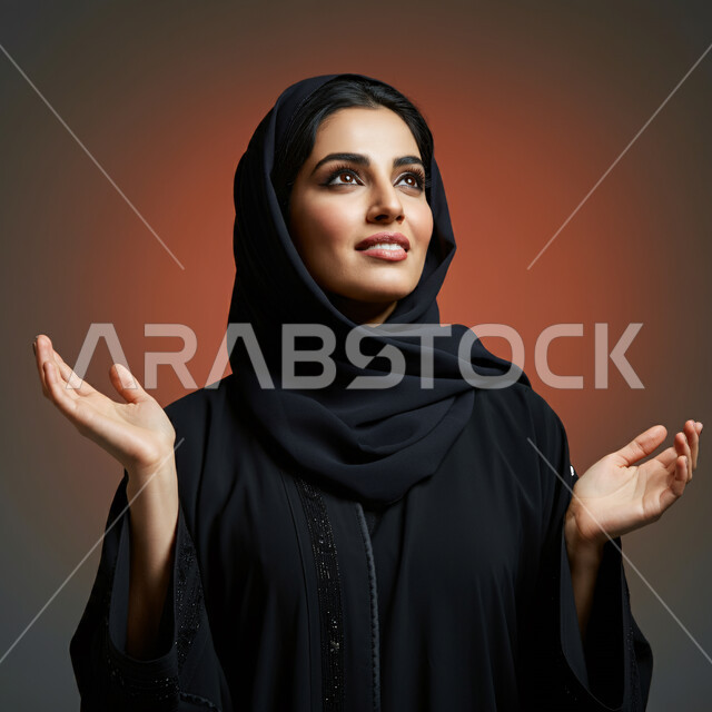 النظر والتأمل بإيماءات السعادة والسرور، مفهوم النعومة والأنوثة، الاناقة والاهتمام بالمظهر الخارجي، بورتريه مقرب لإمرأة عربية خليجية سعودية محجبة مبتسمة ترتدي العباءة السوداء تنظر إلى الأعلى بتعابير الإنبهار والإعجاب بشيء ما، خلفية ملونة