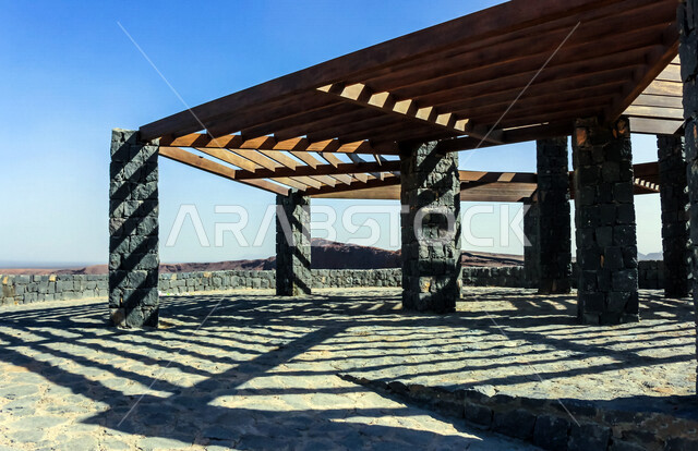 صورة لبناء حجري اثري في مقلع طمية ،  فوهة الوعبة في مدينة الطائف بالمملكة العربية السعودية ، السياحة في السعودية ، فوهة بركانية ، أماكن أثرية تاريخية بالسعودية ، الطبيعة الجميلة في السعودية ، أماكن سياحية