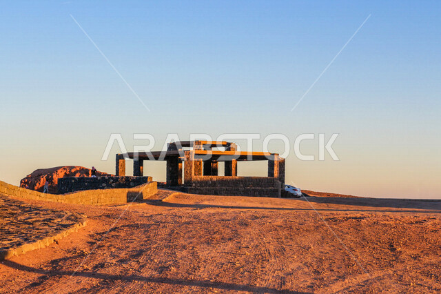 صورة لبناء حجري اثري في مقلع طمية ،  فوهة الوعبة في مدينة الطائف بالمملكة العربية السعودية ، السياحة في السعودية ، فوهة بركانية ، أماكن أثرية تاريخية بالسعودية ، الطبيعة الجميلة في السعودية ، أماكن سياحية