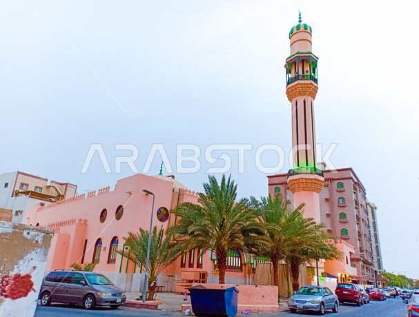 المئذنة (المنارة) مبنى مرتفع طويل ملحق بالمساجد ، العبادة والتقرب إلى الله ، صوت الأذان ، دعوة المسملين للصلاة ، مسجد المئذنة