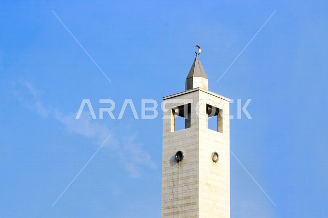 المئذنة (المنارة) مبنى مرتفع طويل ملحق بالمساجد ، العبادة والتقرب إلى الله ، صوت الأذان ، دعوة المسملين للصلاة ، مسجد المئذنة