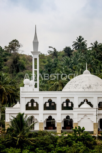المئذنة (المنارة) مبنى مرتفع طويل ملحق بالمساجد ، العبادة والتقرب إلى الله ، صوت الأذان ، دعوة المسملين للصلاة ، مسجد المئذنة