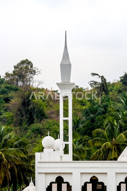 المئذنة (المنارة) مبنى مرتفع طويل ملحق بالمساجد ، العبادة والتقرب إلى الله ، صوت الأذان ، دعوة المسملين للصلاة ، مسجد المئذنة