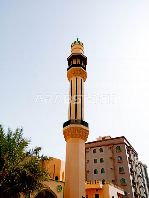 المئذنة (المنارة) مبنى مرتفع طويل ملحق بالمساجد ، العبادة والتقرب إلى الله ، صوت الأذان ، دعوة المسملين للصلاة ، مسجد المئذنة