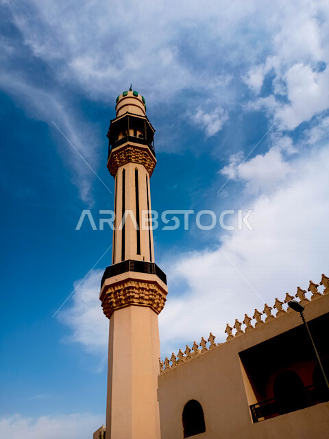 المئذنة (المنارة) مبنى مرتفع طويل ملحق بالمساجد ، العبادة والتقرب إلى الله ، صوت الأذان ، دعوة المسملين للصلاة ، مسجد المئذنة