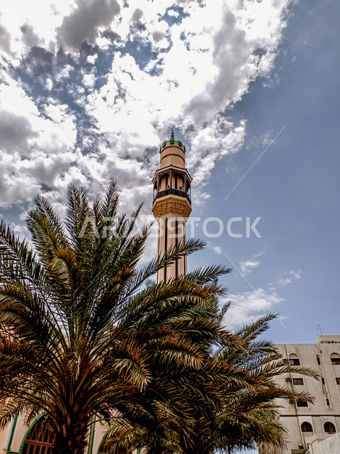 المئذنة (المنارة) مبنى مرتفع طويل ملحق بالمساجد ، العبادة والتقرب إلى الله ، صوت الأذان ، دعوة المسملين للصلاة ، مسجد المئذنة