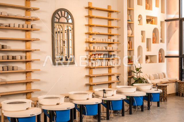 Traditional folk crafts and professions, the founding of the Saudi state in 1727 AD, preparing to celebrate Saudi National Day on September 23, displaying talents and handicrafts in a store, a shop selling traditional souvenirs