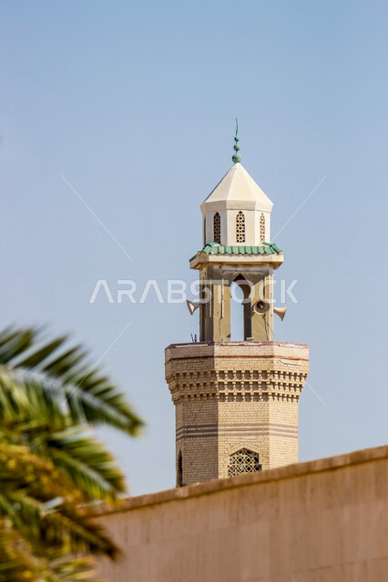 المئذنة (المنارة) مبنى مرتفع طويل ملحق بالمساجد ، العبادة والتقرب إلى الله ، صوت الأذان ، دعوة المسملين للصلاة ، مسجد المئذنة