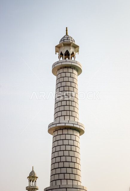 المئذنة (المنارة) مبنى مرتفع طويل ملحق بالمساجد ، العبادة والتقرب إلى الله ، صوت الأذان ، دعوة المسملين للصلاة ، مسجد المئذنة