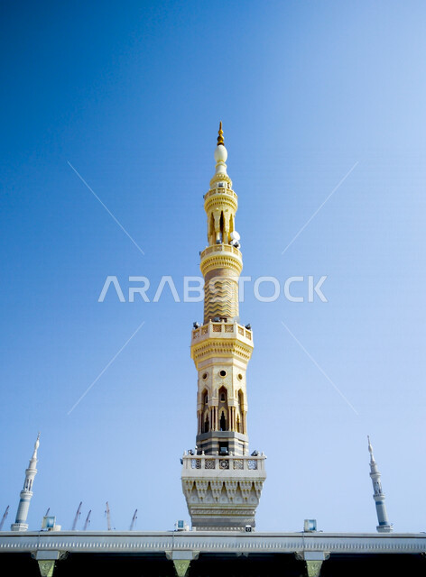 المئذنة (المنارة) مبنى مرتفع طويل ملحق بالمساجد ، العبادة والتقرب إلى الله ، صوت الأذان ، دعوة المسملين للصلاة ، مسجد المئذنة