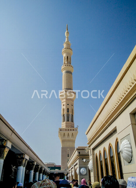 المئذنة (المنارة) مبنى مرتفع طويل ملحق بالمساجد ، العبادة والتقرب إلى الله ، صوت الأذان ، دعوة المسملين للصلاة ، مسجد المئذنة