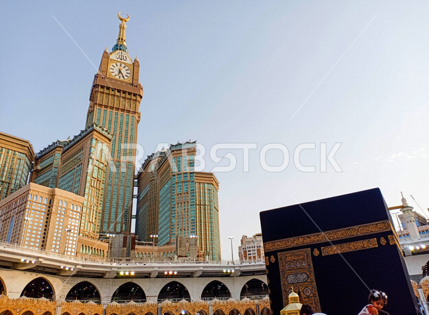 برج الساعة في مكة المكرمة من زاوية علوية في المملكة العربية السعودية ، بيت الله الحرام ، الحرم المكي الشريف ، جمال المملكة العربية السعودية