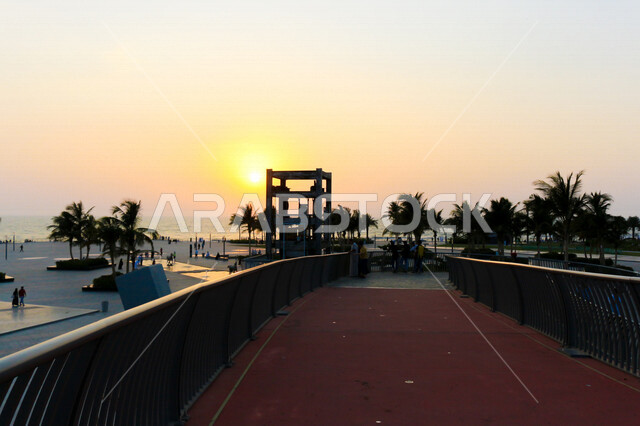 سيتي سكيب الكورنيش القديم لبحر جدة المطل على البحر الأحمر ، جمال الطبيعة الخلابة على ساحل مدينة جدة  ، السياحة في المملكة العربية السعودية