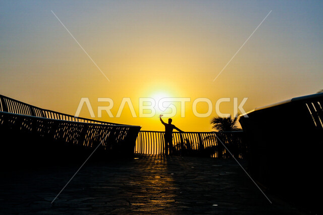 سيتي سكيب الكورنيش القديم لبحر جدة المطل على البحر الأحمر ، جمال الطبيعة الخلابة على ساحل مدينة جدة  ، السياحة في المملكة العربية السعودية