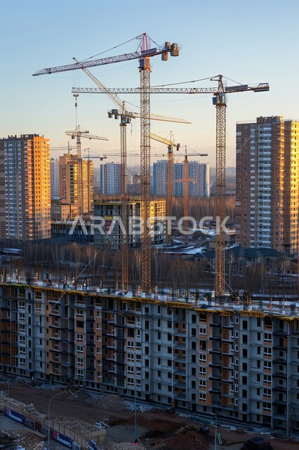 الآلات والمعدات الثقيلة والرافعات والسقالات العالية, اعمال البناء وصب الخرسانات ووضع الأساسات، مبنى قيد الانشاء في المملكة العربية السعودية, مفهوم الهندسة الانشائية والمعمارية، تنفيذ مخطط الإعمار وتشكيل الهيكل المعدني