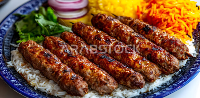  سفرة مليئة بأنواع اللحوم المشوية، مائدة مزينة بمجموعة من الكباب المشوي اللذيذ، المطاعم في المملكة العربية السعودية، مأكولات وأطباق عربية تقليدية, وجبات غذائية غنية بالبروتين, وصفات الطعام الصحية الشهية, فنون تقديم الأطعمة الشرقية اللذيذة