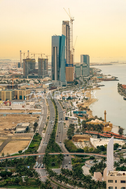 المنشآت والمباني السكنية والتجارية على الواجهة البحرية، النمو والتطور العمراني للأبراج في جدة، المعالم والمناطق السياحية المشهورة في السعودية، الاهتمام بالتشجير وزراعة النباتات الخضراء في المدن الساحلية