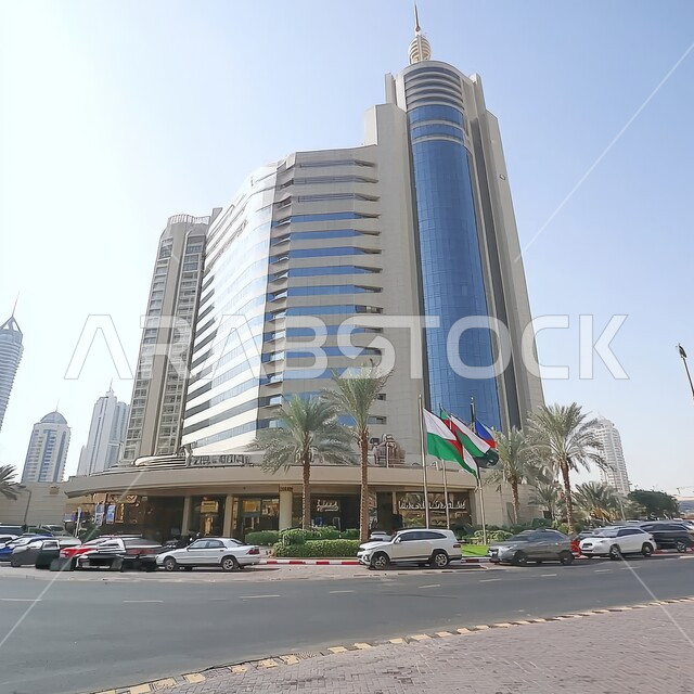 الأبراج وناطحات السحاب في الامارات العربية المتحدة، الفنون والتصاميم المعمارية الحديثة، بناء مستقبل حضاري متطور في دبي، المنشآت والمباني التجارية الشاهقة، منظر تخيلي مستقبلي للتقدم والنمو العمراني، تحسين وتطوير البنية التحتية