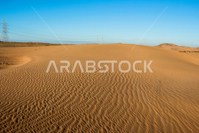 صورة للكثبان الرملية في الصحراء ، الرمال الذهبية الناعمة في الصحراء ، صورة جمالية خلابة في صحراء السعودية