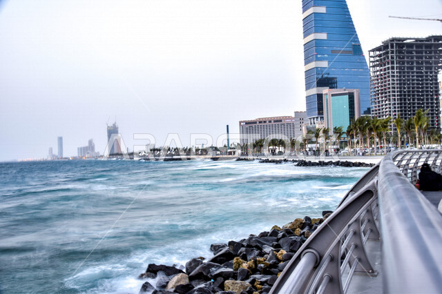 صورة توضيحية لكورنش جدة في المملكة العربية السعودية، جمال الطبيعة في جدة، شاطئ البحر، الابراج وناطحات السحاب، السياحة بالسعودية