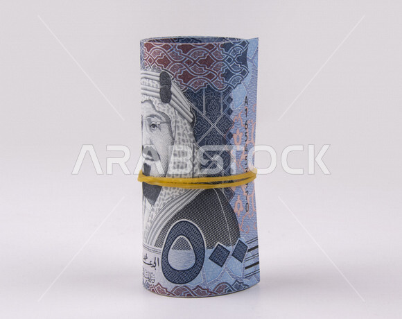 صورة لرزمة نقود سعودية، العملة الورقية السعودية، خلفية، الريال السعودي من فئة الخمسمائة