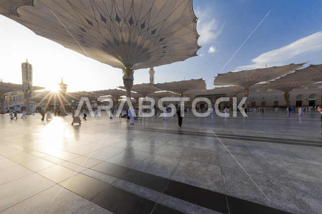 المسجد النبوي الشريف بالمدينة المنورة في المملكة العربية السعودية , الفن المعماري والديكور الداخلي للحرم المدني ، معالم دينية إسلامية ، أماكن إسلامية مقدسة