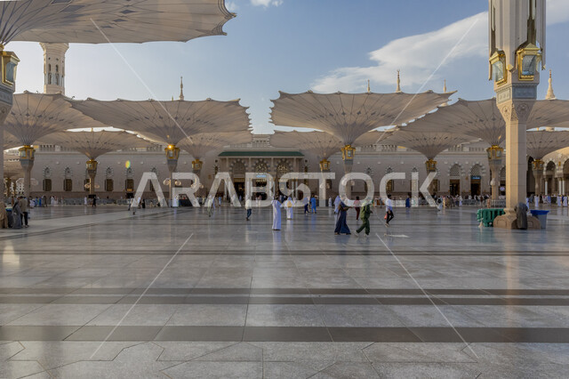 المسجد النبوي الشريف بالمدينة المنورة في المملكة العربية السعودية , الفن المعماري والديكور الداخلي للحرم المدني ، معالم دينية إسلامية ، أماكن إسلامية مقدسة