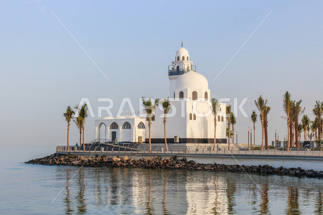 صورة لمسجد شاطئ الكورنيش في جدة بالمملكة العربية السعودية، الواجهة البحرية لكورنيش جدة، جمال الطبيعة في جدة، السياحة في السعودية